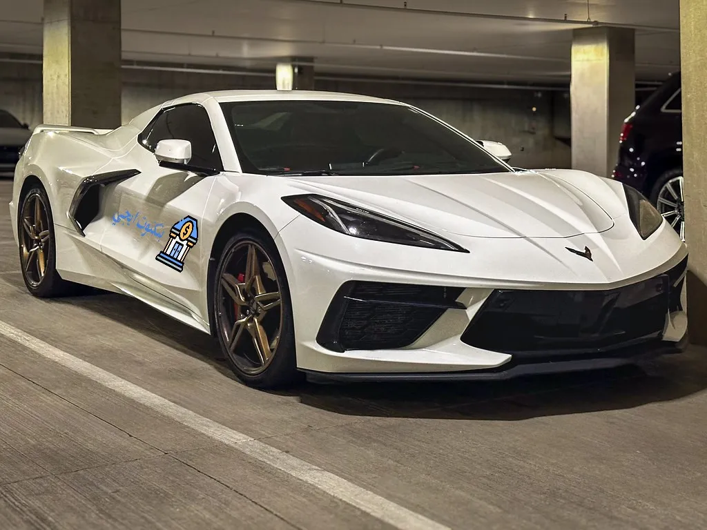 أفضل أنواع السيارات الأمريكية الصنع (بنزين وكهرباء لأداء متميز) شعار سيارات Chevrolet Corvette