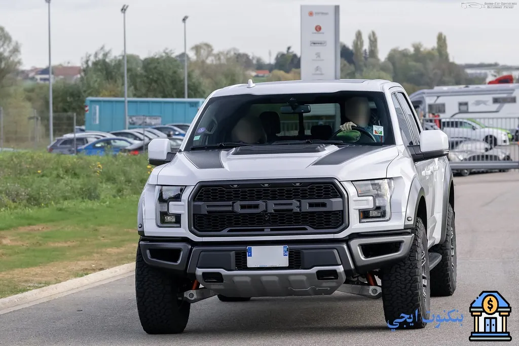 أفضل أنواع السيارات الأمريكية الصنع (بنزين وكهرباء لأداء متميز) شعار سيارات Ford