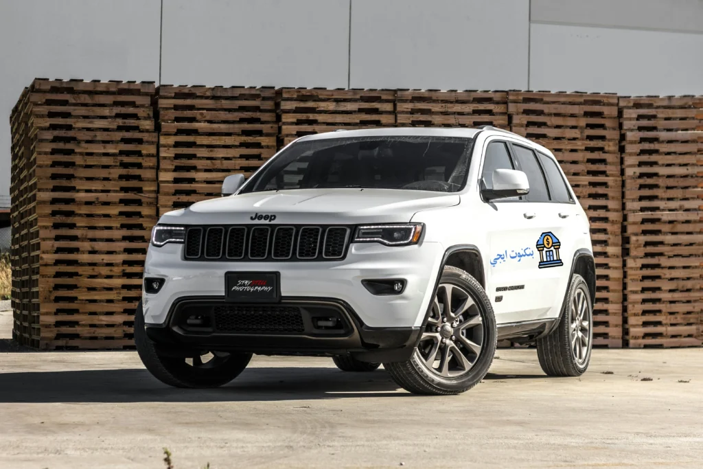 أفضل أنواع السيارات الأمريكية الصنع (بنزين وكهرباء لأداء متميز) شعار سيارات Jeep